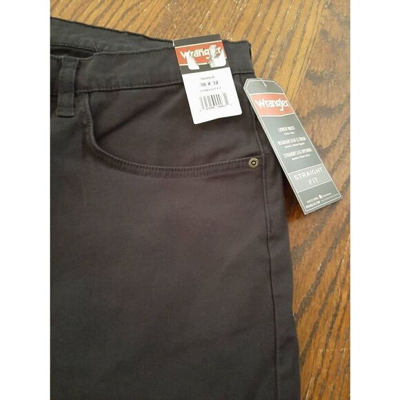 New 38x32 Wrangler Straight Fit Black Pants with Pockets and Belt Loops NWT - Picture 3 of 3